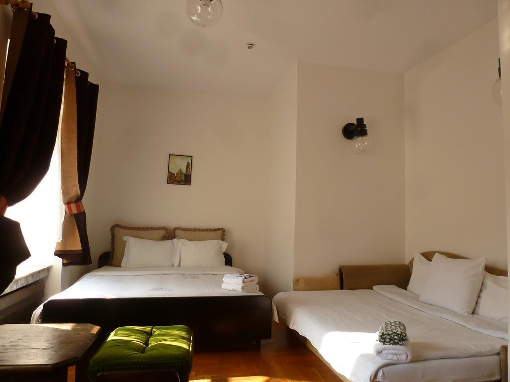 Seven Fridays Guest House วิลนีอุส ห้อง รูปภาพ