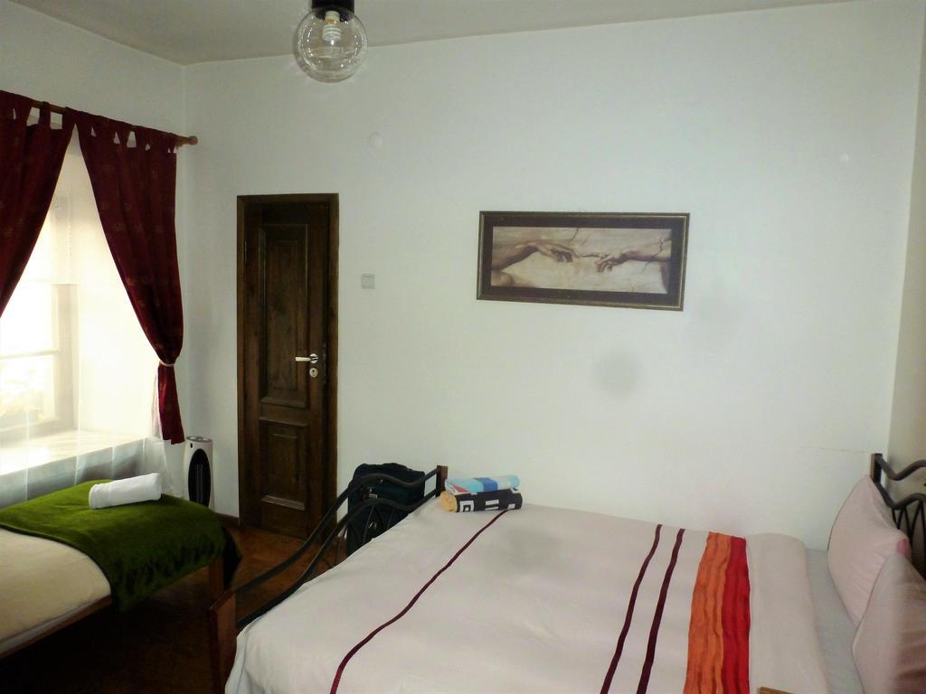 Seven Fridays Guest House วิลนีอุส ห้อง รูปภาพ